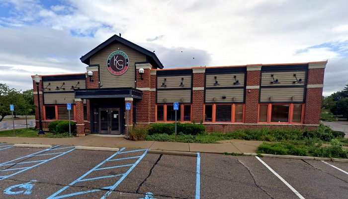 Chilis (Chilis Grill & Bar) - New Hudson - 30712 Lyon Center Dr (newer photo)